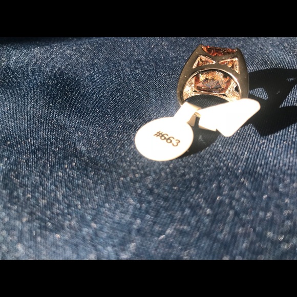 Lia Sophia ring - Picture 4 of 4